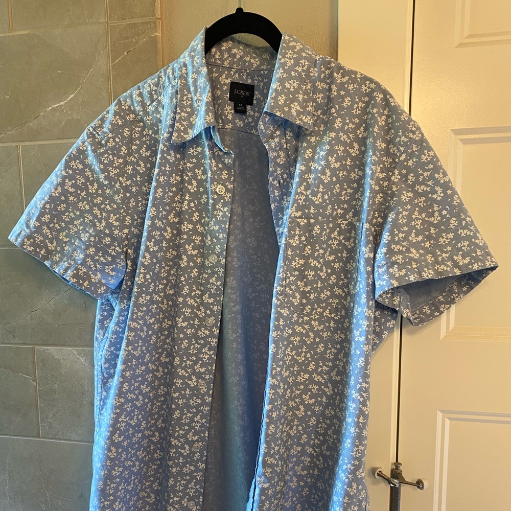 J Crew Men’s button up T shirt size M